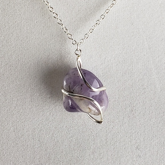 Amethyst-in-matrix in silver-toned pendant - Picture 2 of 2